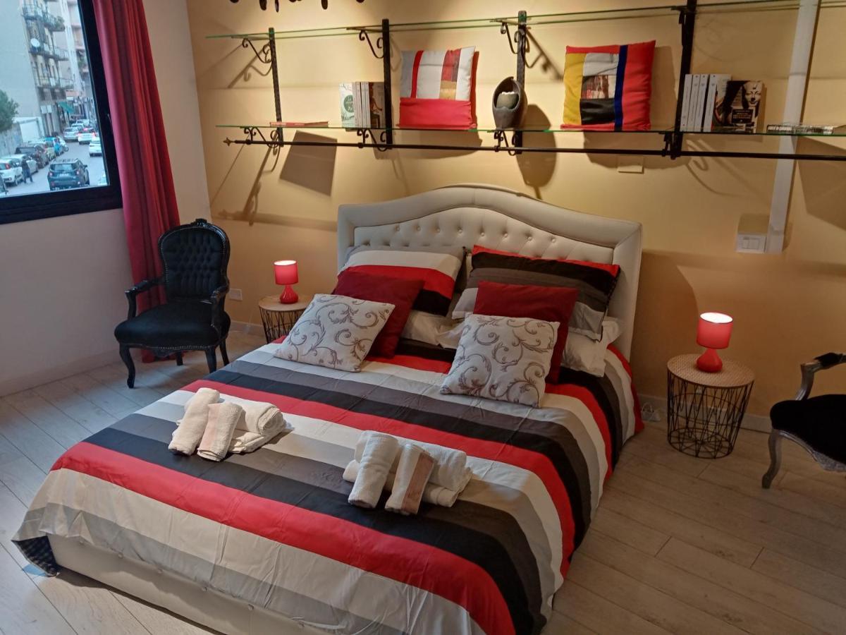 Einaudi 56 Guest House Cagliari Eksteriør billede